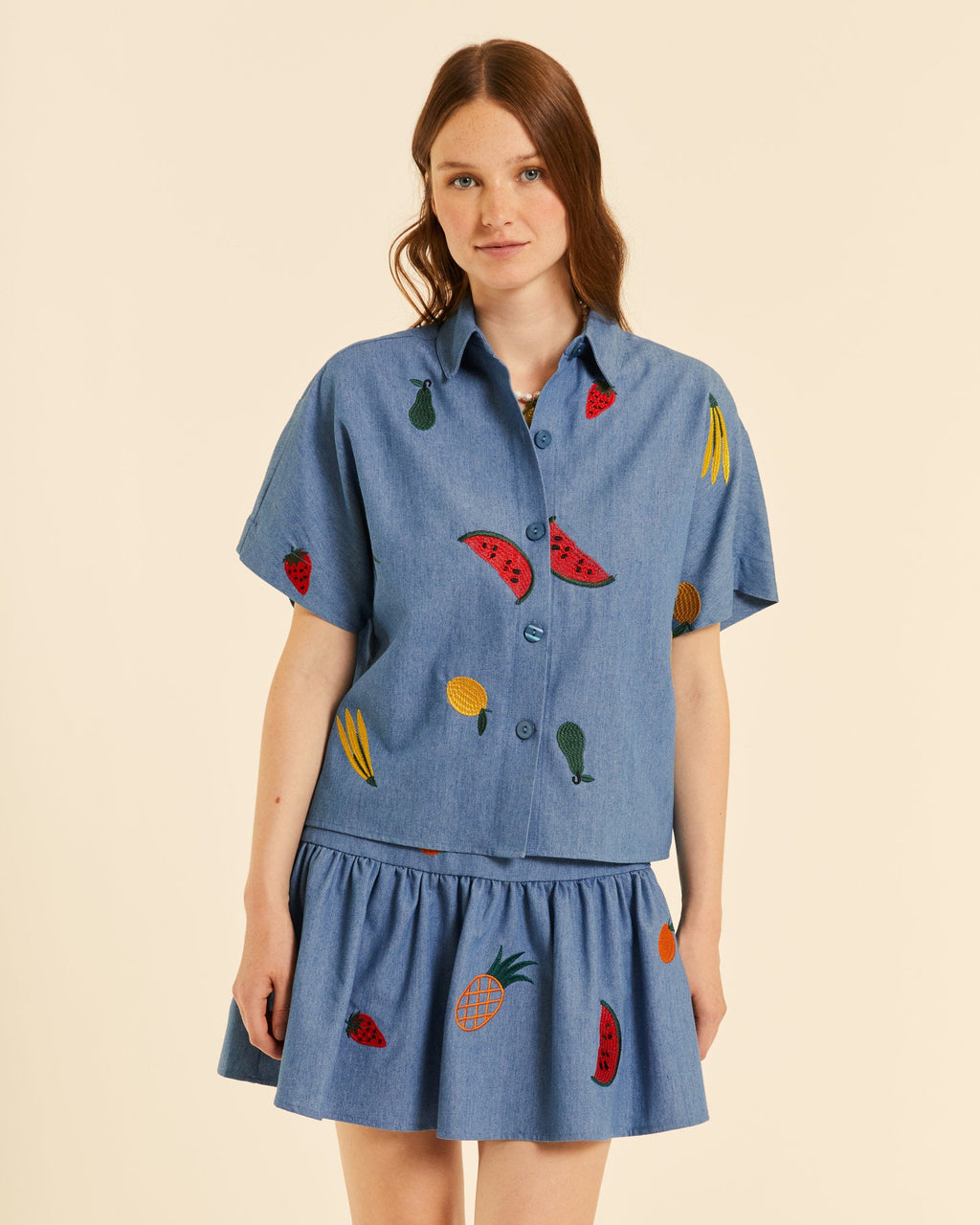 Camisa denim con bordados