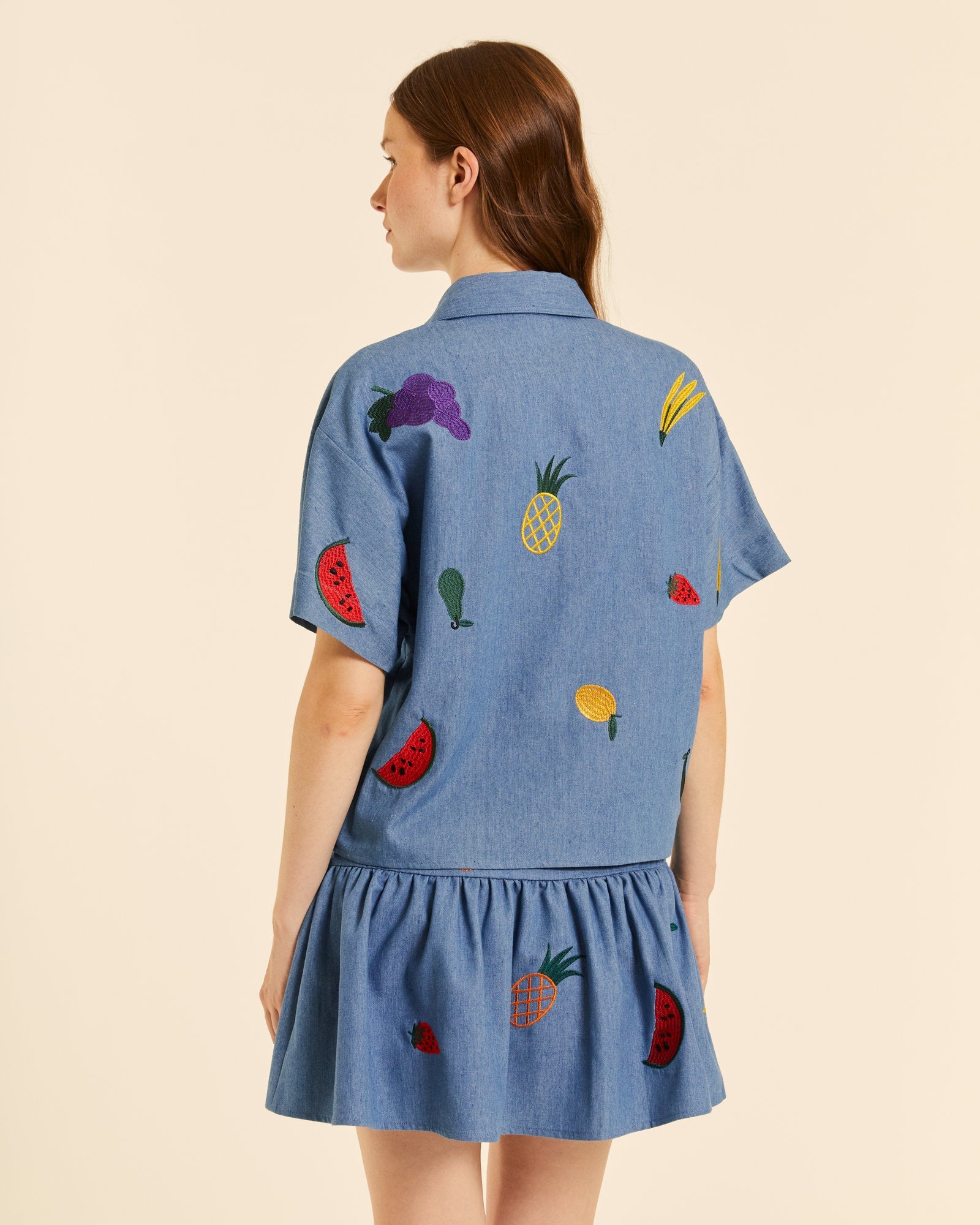 Camisa denim con bordados