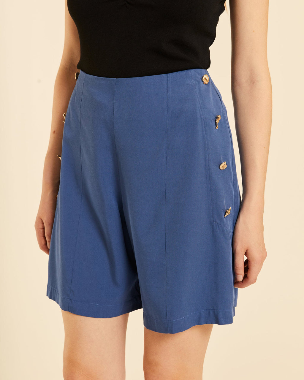 Shorts con botones azul