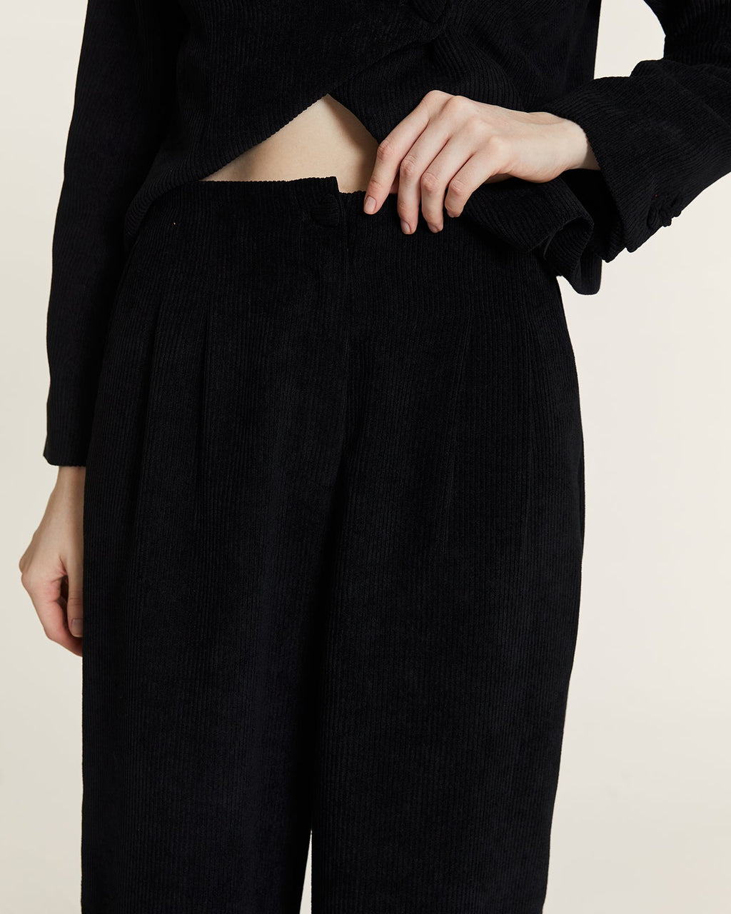 CULOTE DE PANA CON PINZAS NEGRO