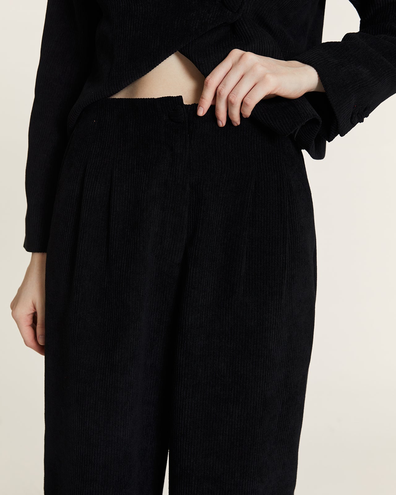 CULOTE DE PANA CON PINZAS NEGRO