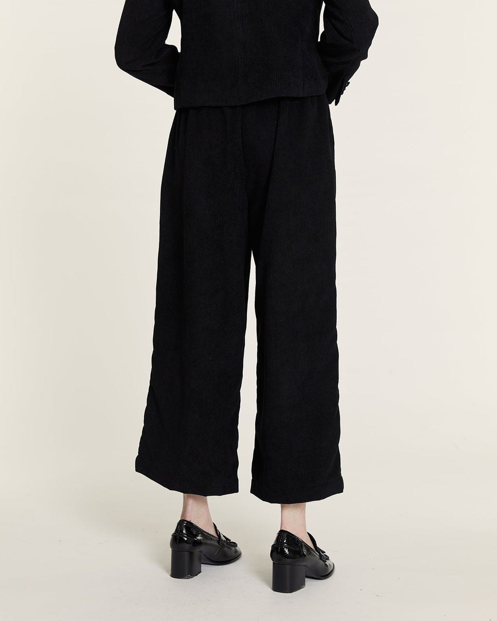 CULOTE DE PANA CON PINZAS NEGRO