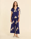 Blusa cuello pico con bordado barcos
