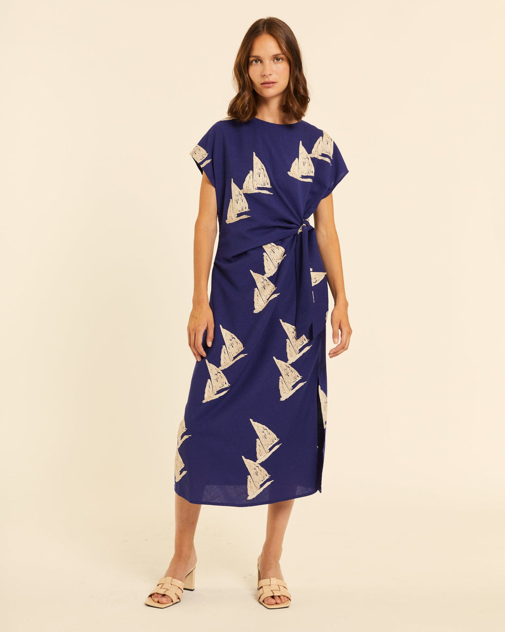 Vestido anudado con bordado barcos