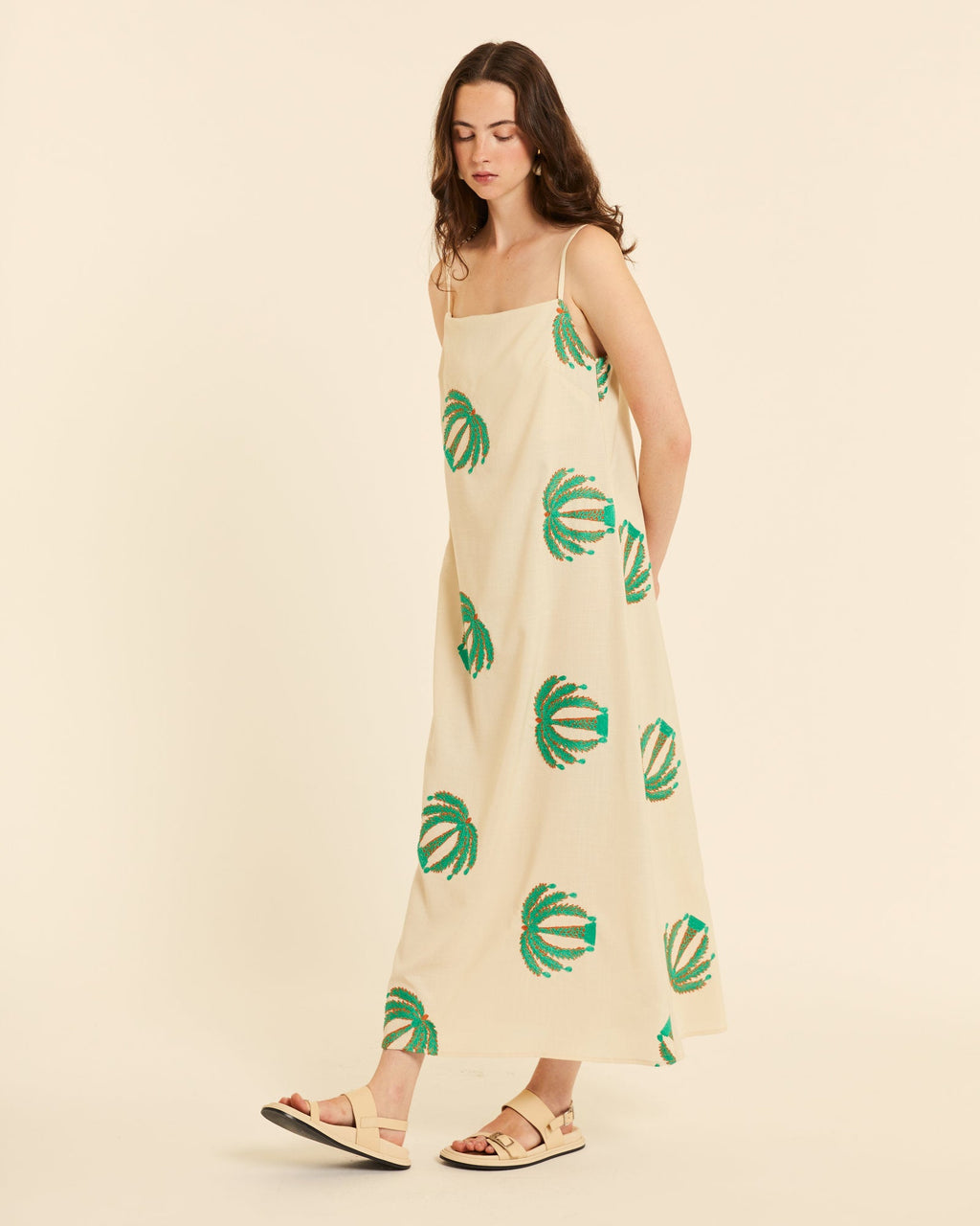 Vestido tirantas con bordado palmeras