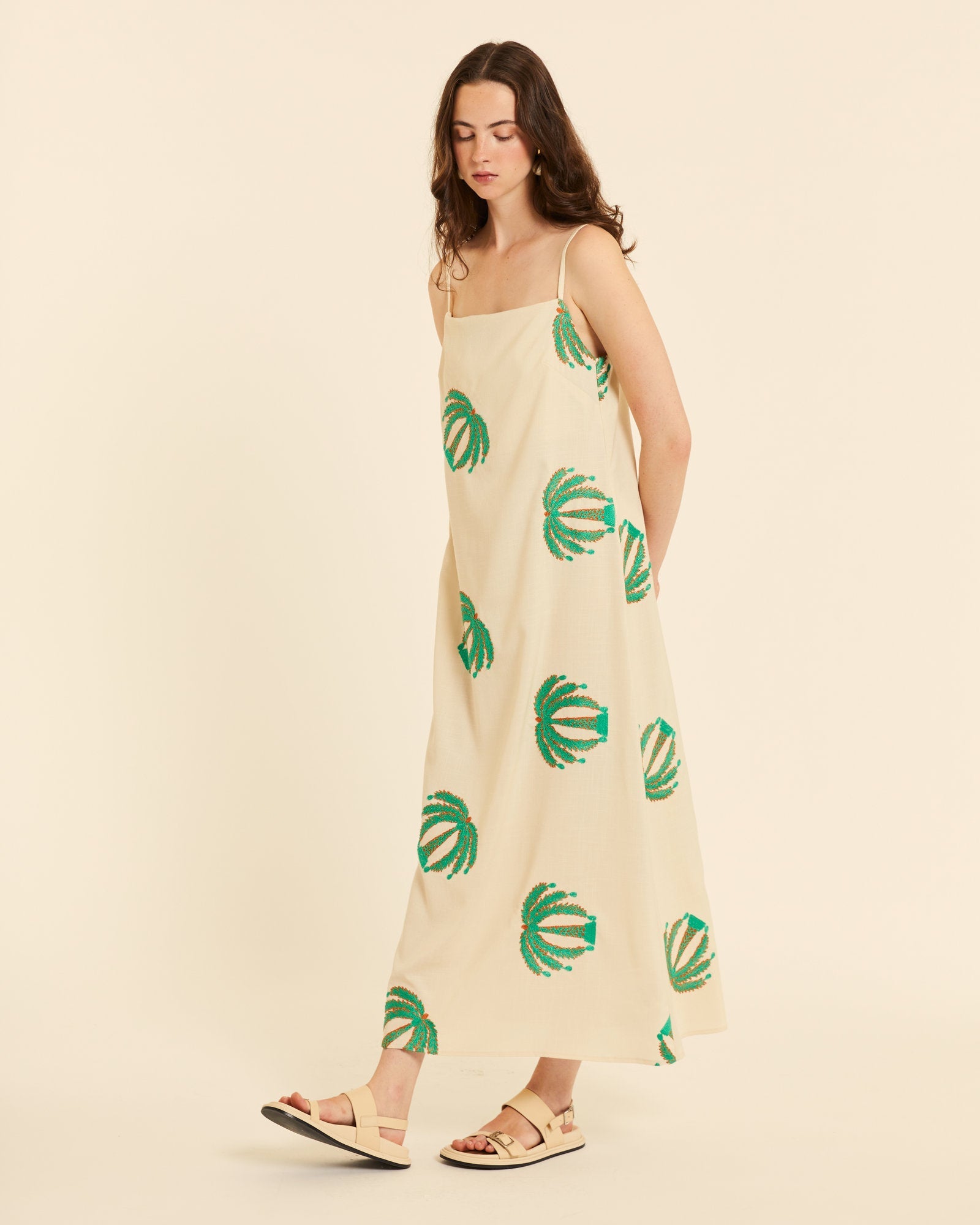 Vestido tirantas con bordado palmeras