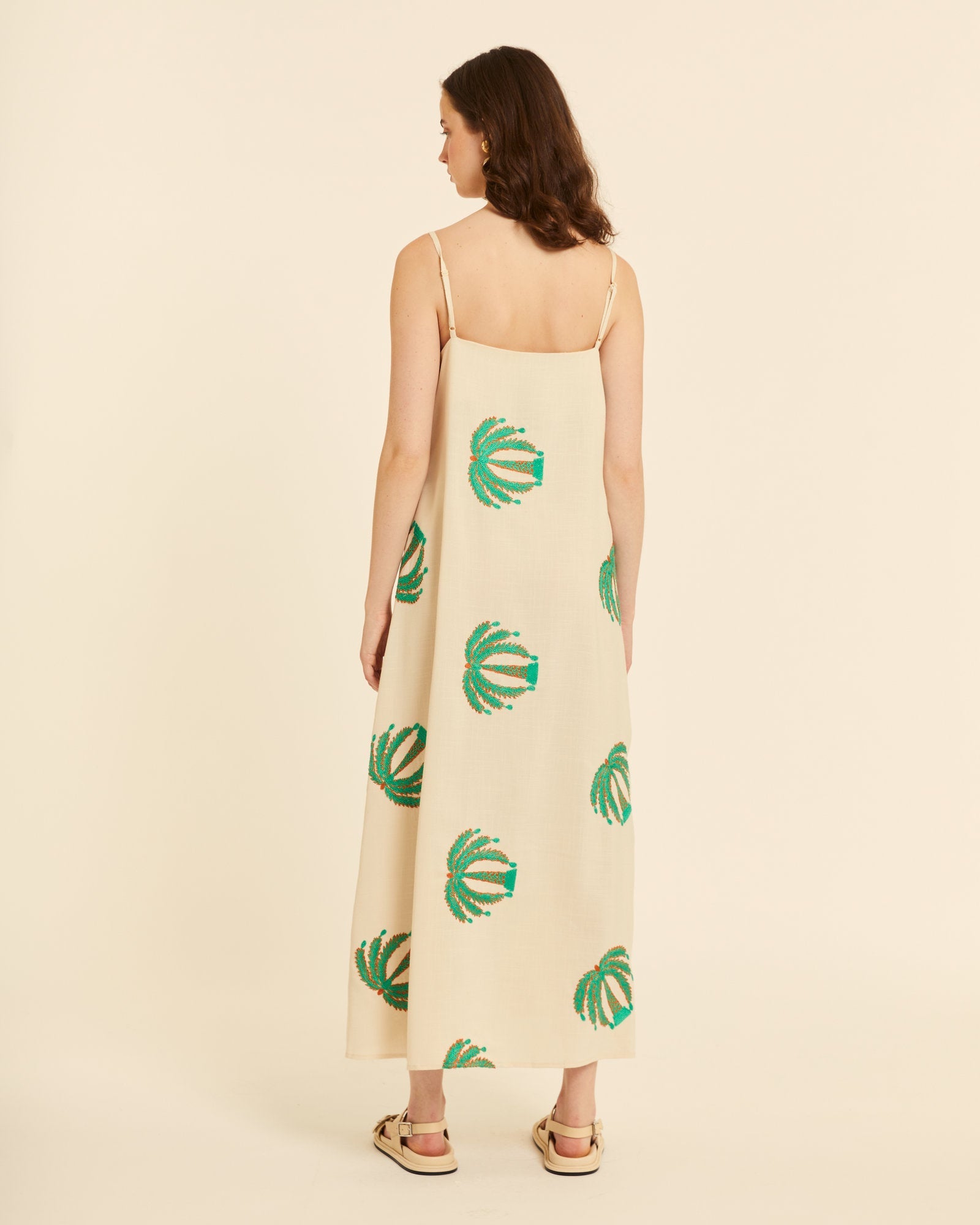 Vestido tirantas con bordado palmeras