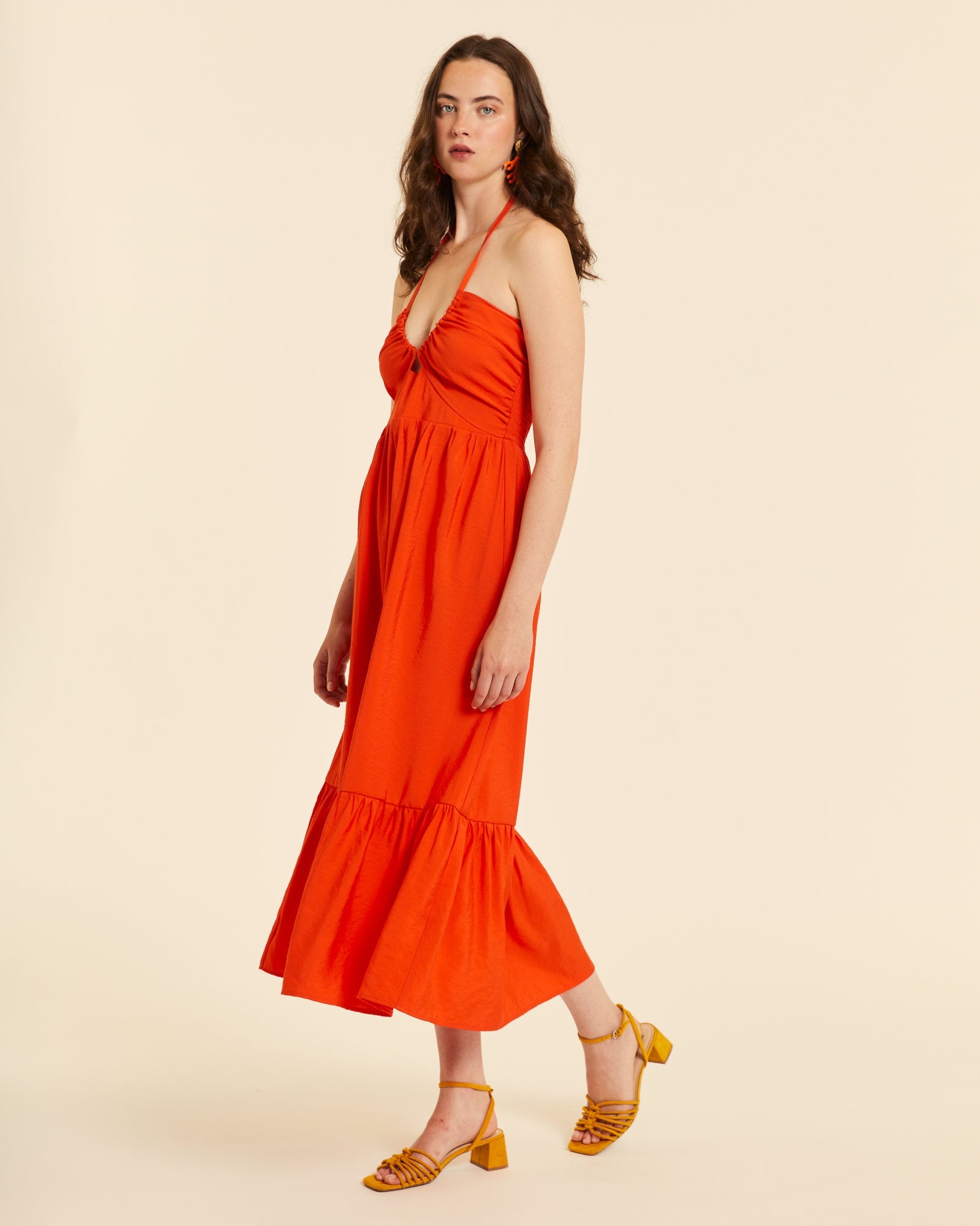 Vestido tirantes con volante coral