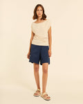 Top drapeado crema