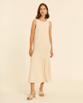 Vestido maxi con volante asimétrico crema