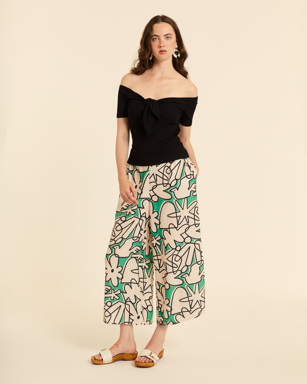 Top bardot con lazo negro