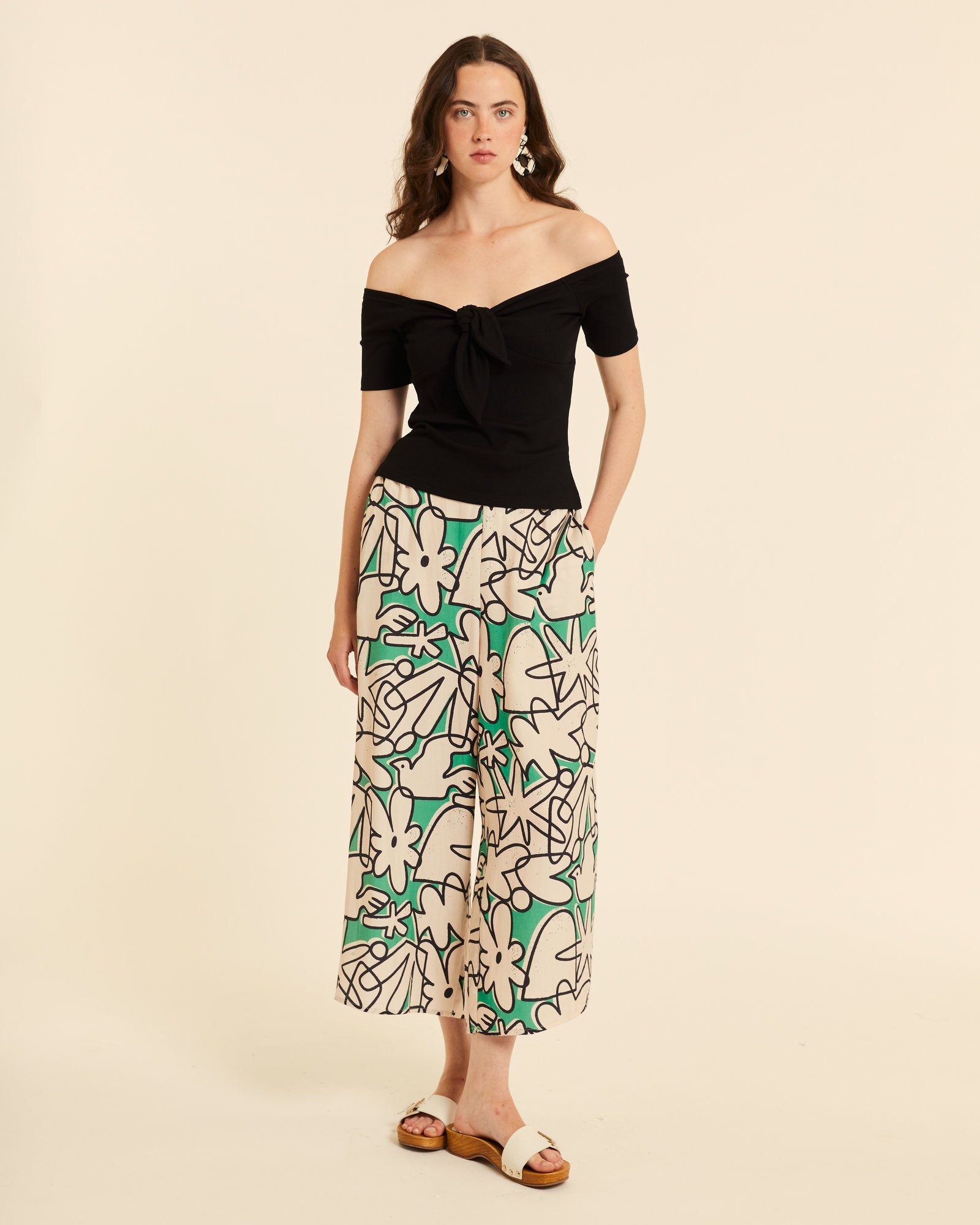 Top bardot con lazo negro