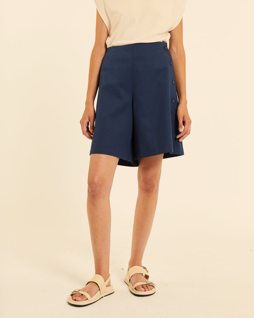 Bermudas con botones azul