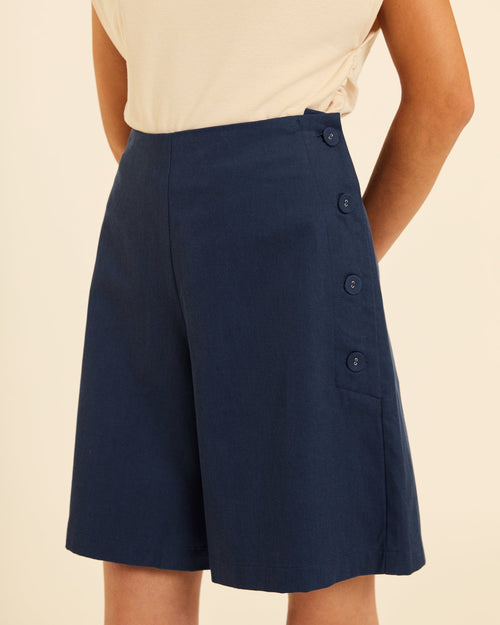 Bermudas con botones azul
